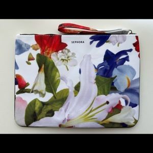NWOT. Sephora padded case.